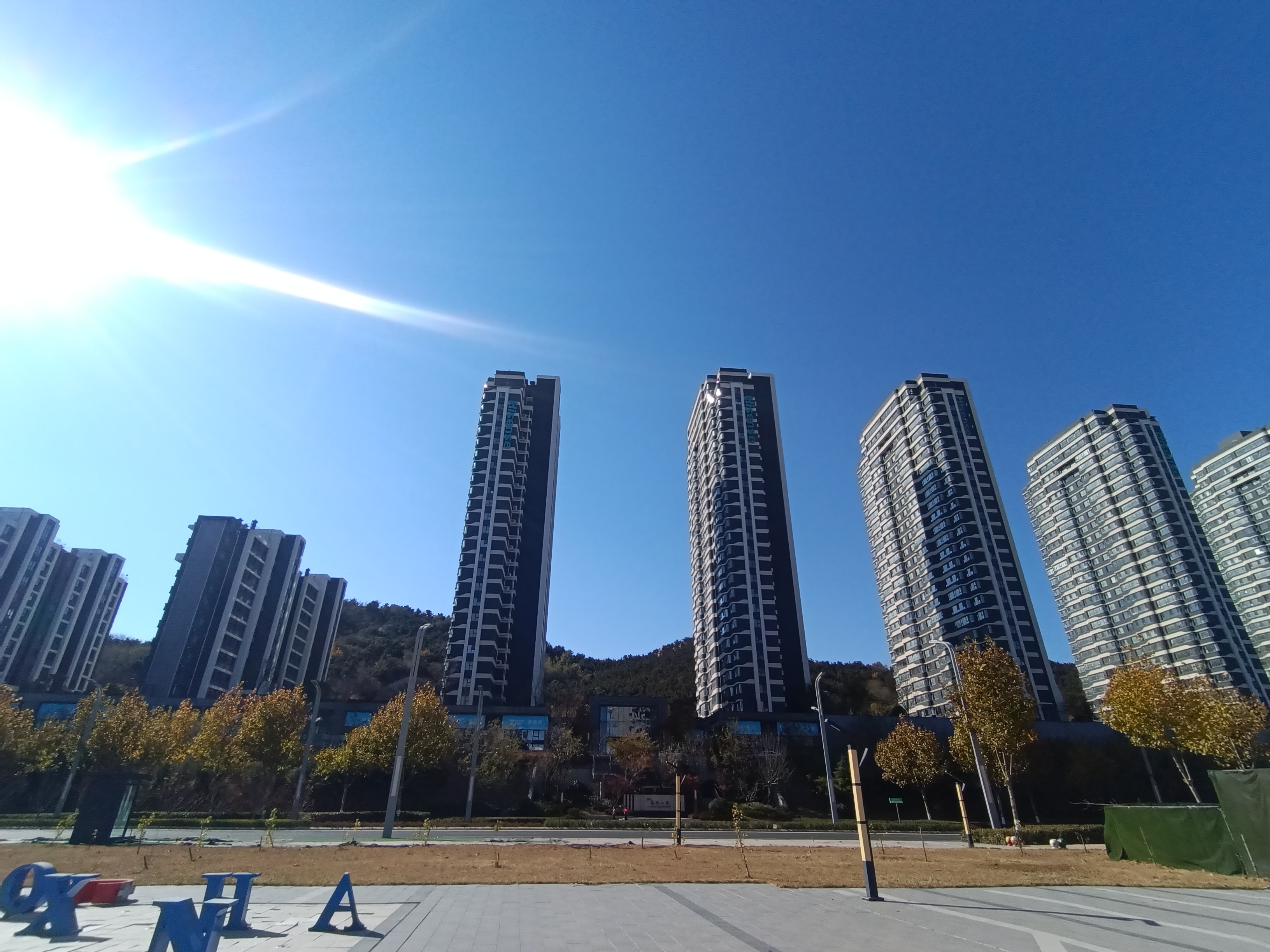 2-23121H25220335.jpg 保安小兄弟 !辛苦了!(图2)